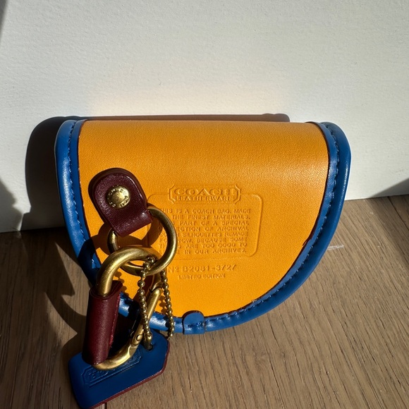 Coach limited edition saddle bag charm - Picture 2 of 2